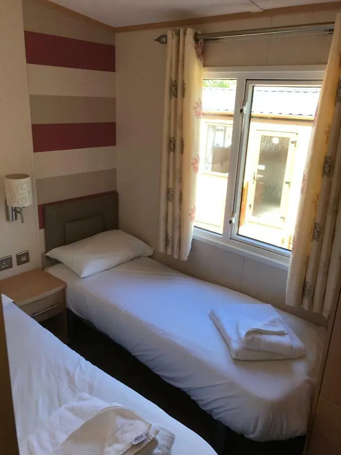 بيت خشبي إكزيتر Castle Brake Holiday Park